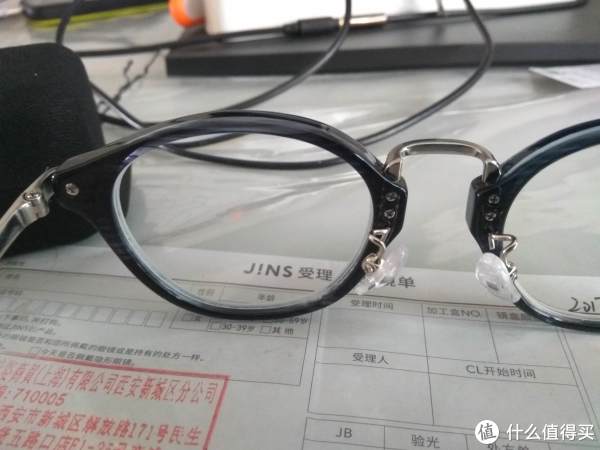 背面,金属件都是螺钉固定。 背面,金属件都是螺钉固定。