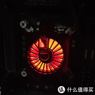 水冷头灯光带呼吸效果,b格不错 不服跑个分?