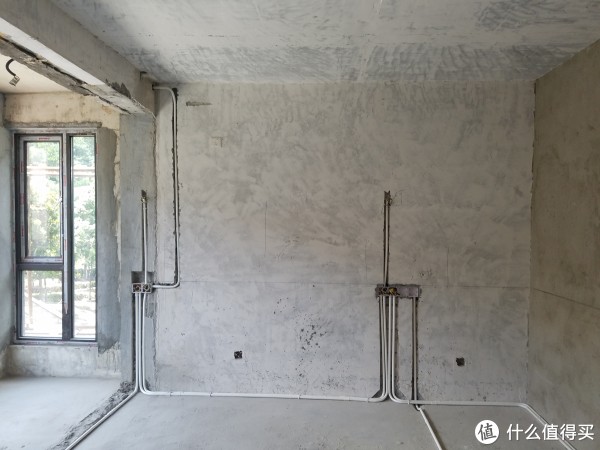另外图中可以看到右边上面我也留了一个插座,那是为电动窗帘留的