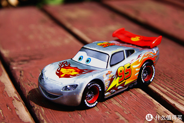 《赛车总动员3》的上映,简单晒晒disney 迪士尼 闪电麦昆玩具模型