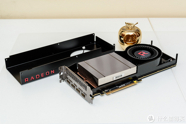 蓝宝石 radeon rx vega 56 8g 显卡外观展示(接口|指示灯|背板|风扇)