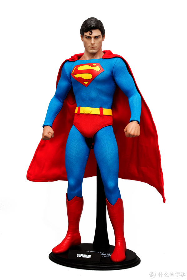 站上地台超人就可以做出一些帅气的造型,只是由于双