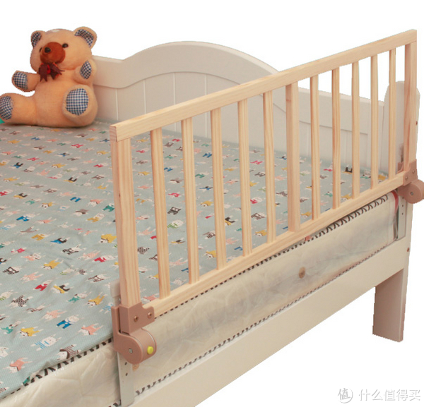 除了床围,还有一个特别适合宝妈的东西就是安全游戏围栏