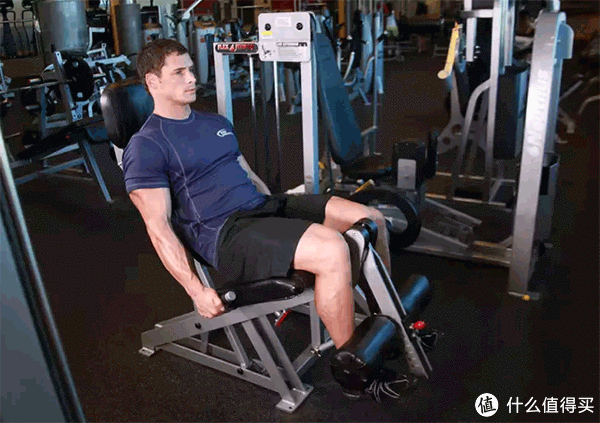 ▼坐姿腿弯举2组,配合坐姿腿屈伸,让你的下肢保持肌肉弹性.