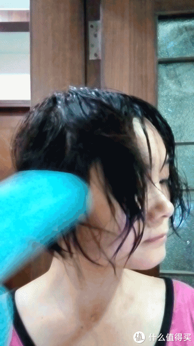 首页 消费众测 众测报告 评测详情  ▼1800w直白hl3吹风机吹发(gif)