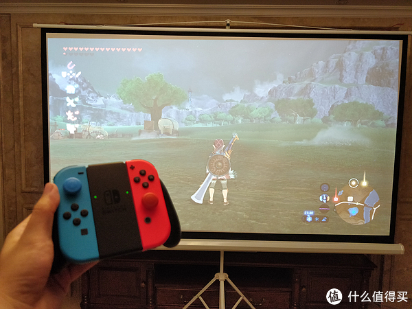 连上switch,打开塞尔达,进入100寸的奇妙世界