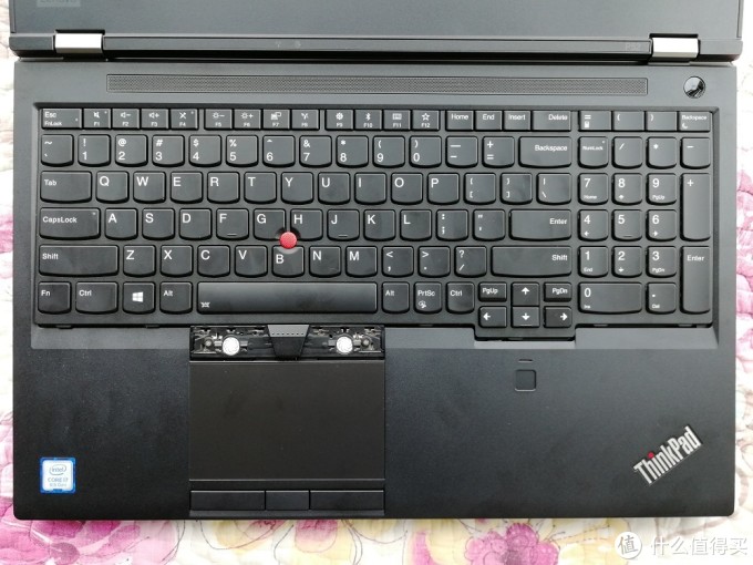 开箱晒物 篇三:美版2018款移动图形工作站thinkpad p52开箱(拆键盘和