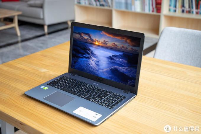 上班族笔记本电脑_电脑上班_电脑上班图片大全