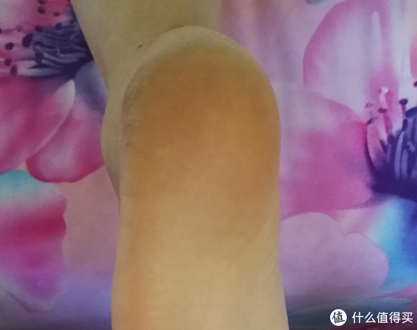 磨脚后的皮肤看着有点糙,但清洗完就能感觉到脚底变光滑变软了