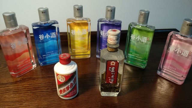 谷小酒42度浓香型与另外两种小酒的对比评测