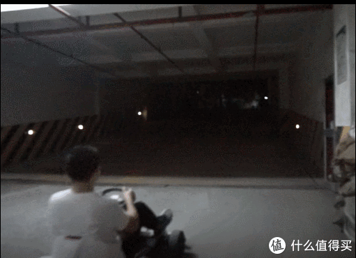 操控: 因为是纯机械助力的转向(靠你手力气) ,在摩擦力大的柏油路上