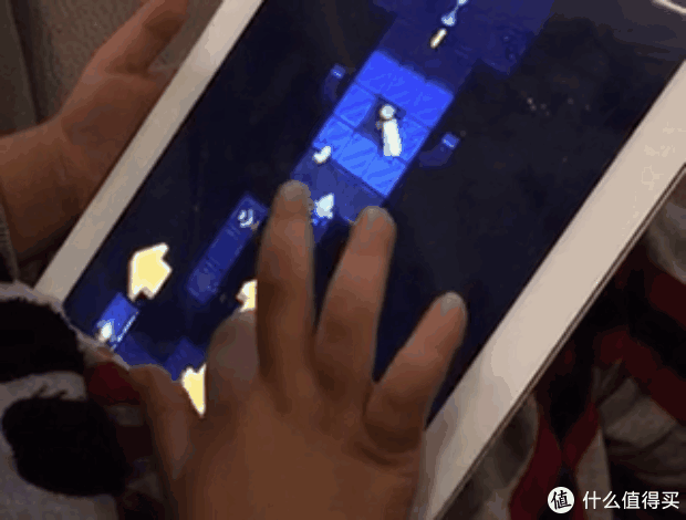 这是儿子2岁4个月的时候玩游戏的视频