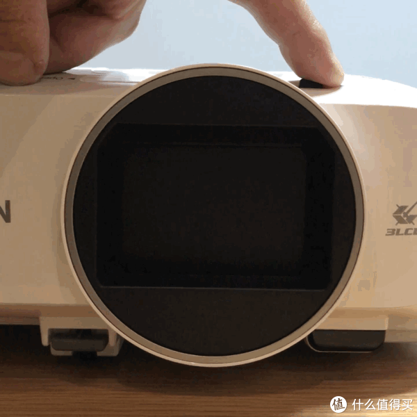 卧室内的大屏影院体验----爱普生家庭影院投影机ch-tw