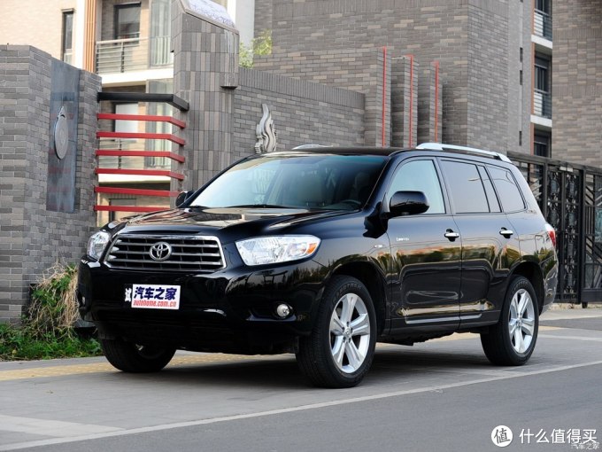 自从2009年丰田将第二代汉兰达在广汽丰田国产,开启了家用7座中型suv