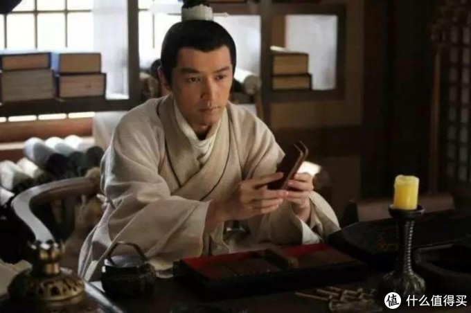 文人雅士的几案上 手炉