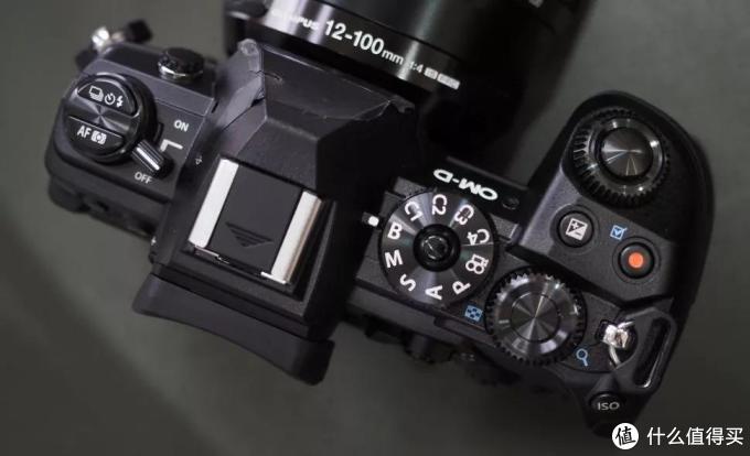 奥林巴斯om-d e-m1 mark iii如何跻身顶级专业相机?