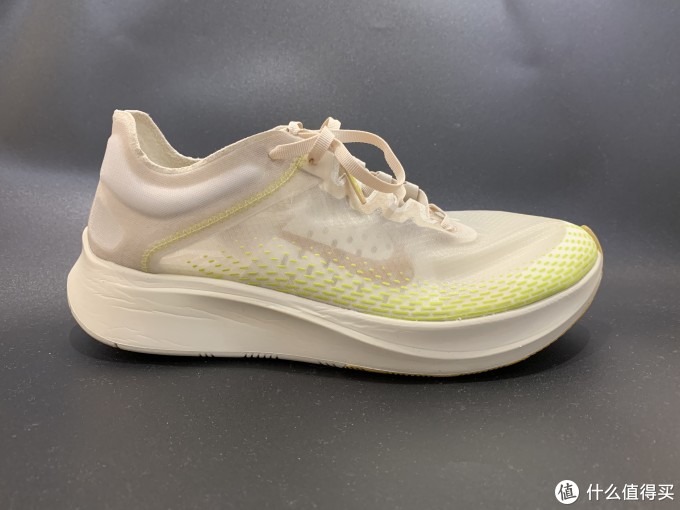运动鞋袜 跑鞋 li-ning/李宁跑鞋 文章详情   赤兔4的中底采用了light