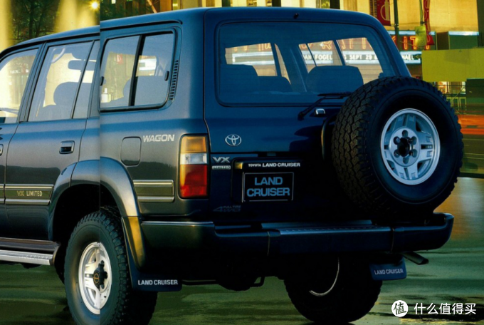 随后,丰田新的牛头标在始出现在多款丰田车的车尾,如1990年的第二代
