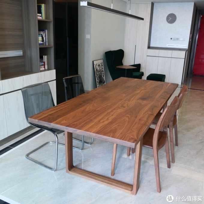 为信治木的实木桌子和椅子收到了