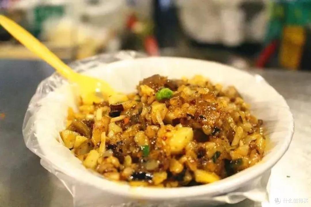 每个遵义小孩都是吃洋芋长大的,洋芋大概在遵义能找到800种做法.