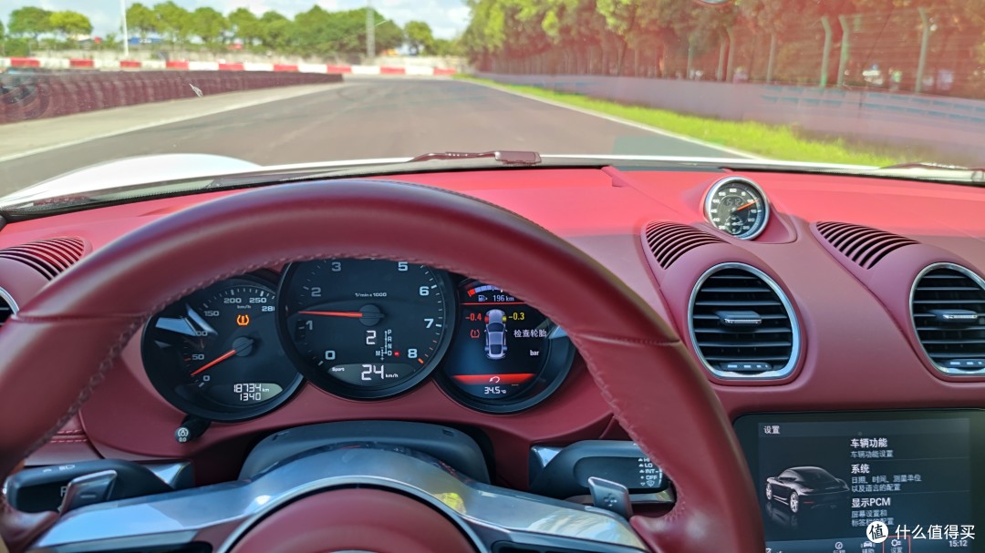 2,保时捷718 cayman