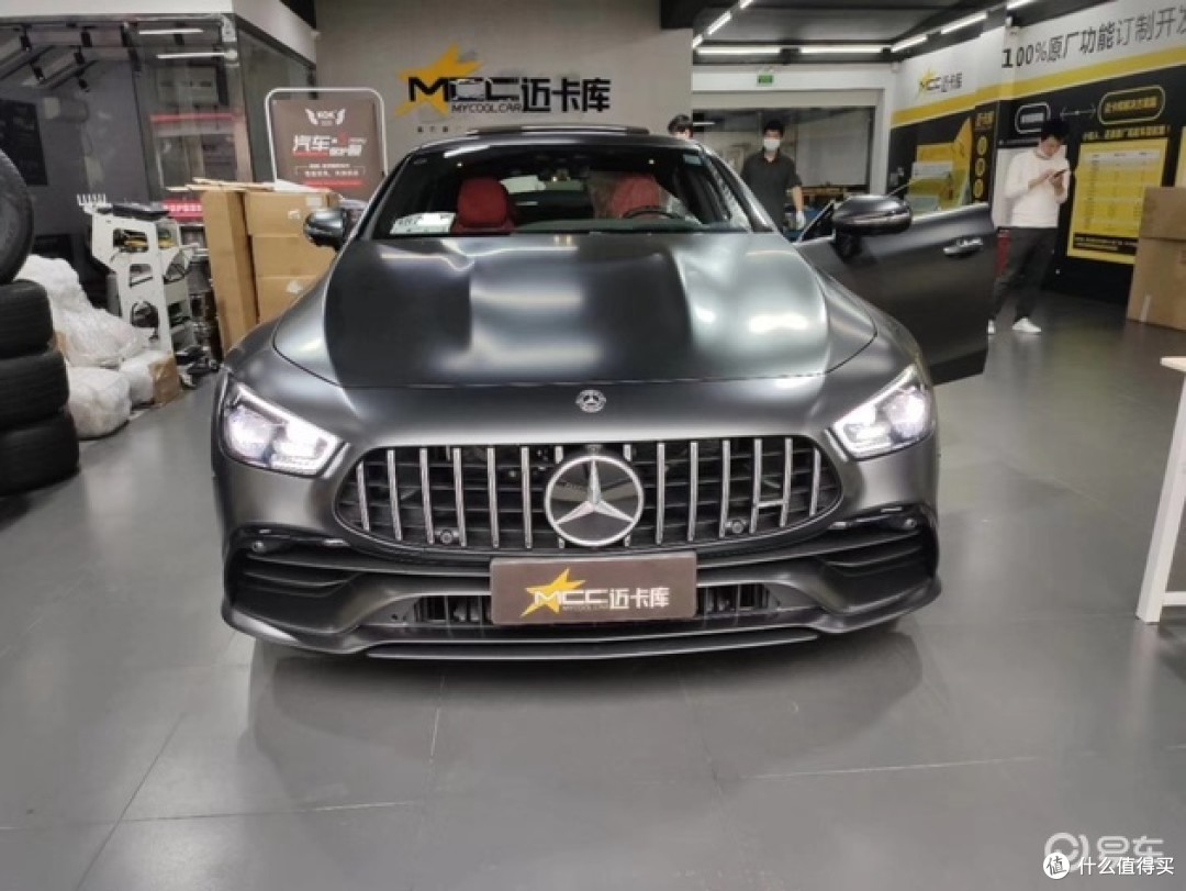 奔驰amggt50升级原厂碳纤维方向盘