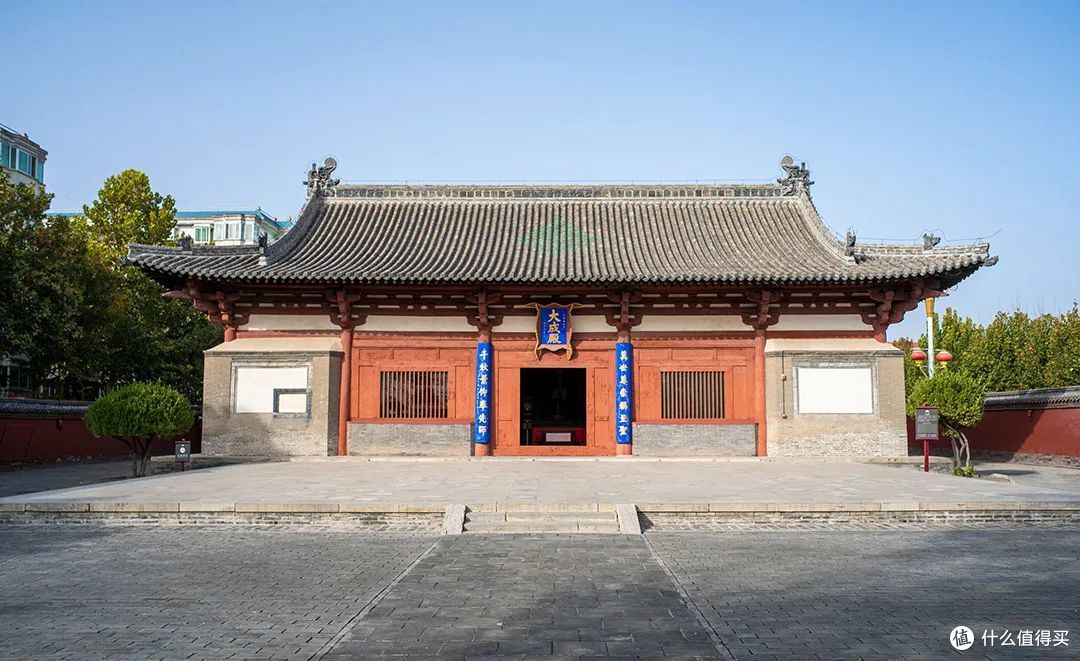 正定县文庙大成殿为目前所见最古老的文庙建筑,梁思成先生鉴定为五代