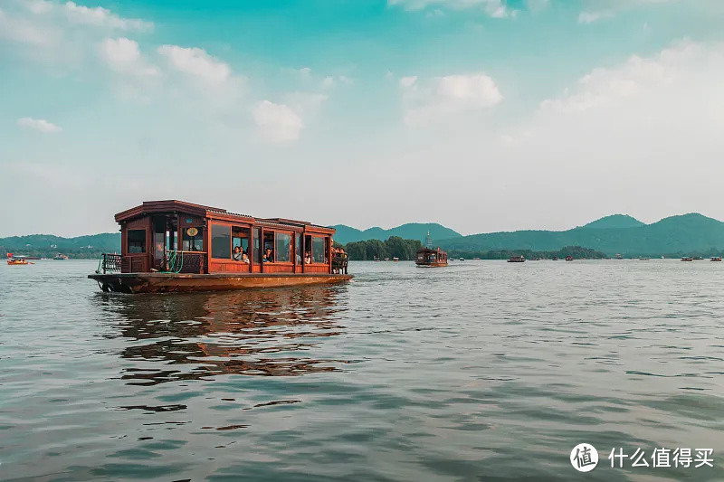 总结一下吧,第一次玩可以选休闲/画舫船,一览网图中的西湖美景;如果是