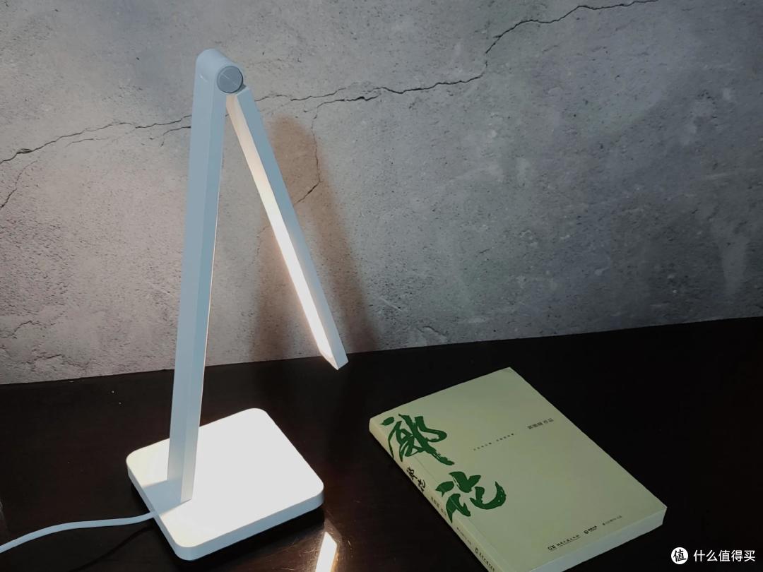 我认为,米家智能台灯lite 更像是米家台灯lite 的高配版.