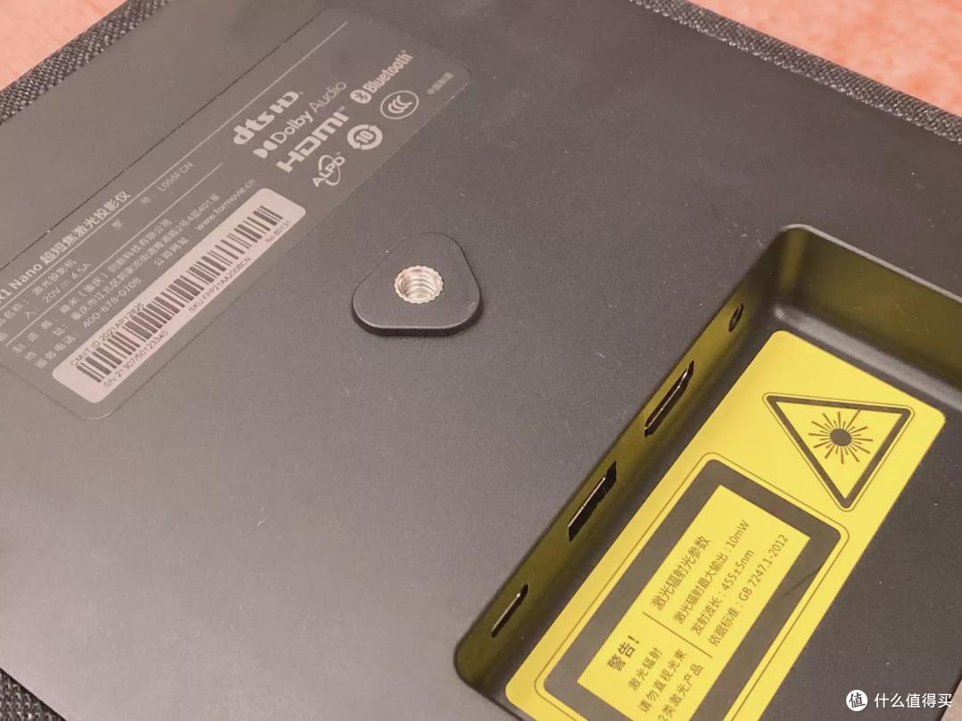 入手峰米r1nano超短焦激光投影仪欢乐拎着跑