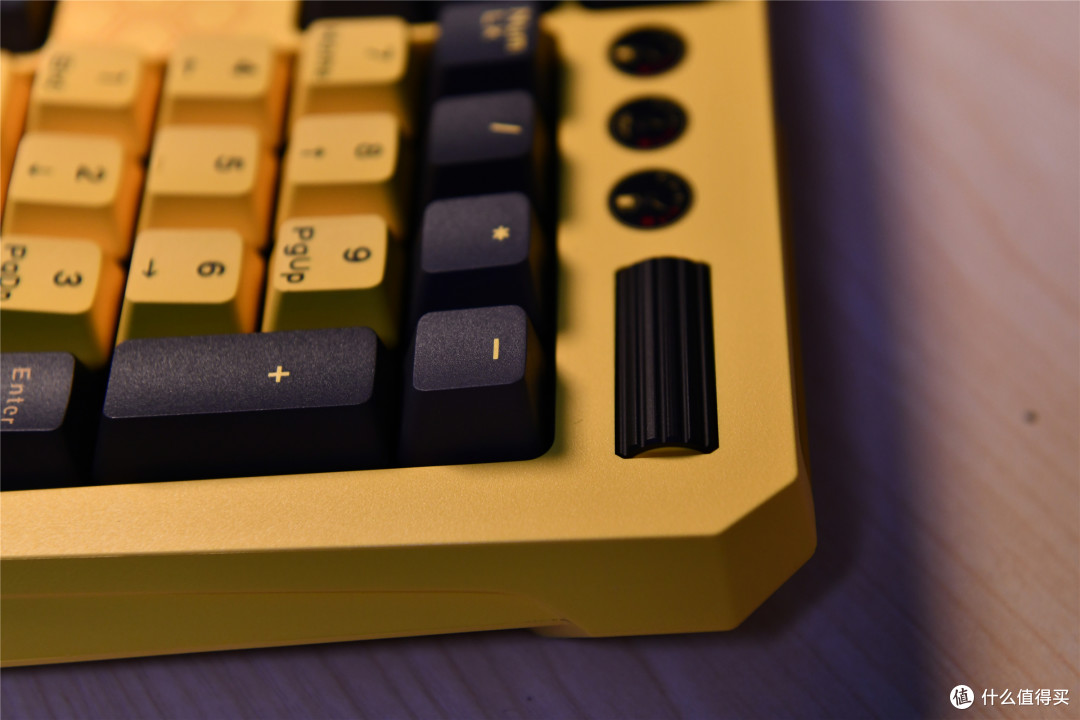 当大黄蜂化身键盘，我期待它变形----雷神KG8104R大黄蜂联名版
