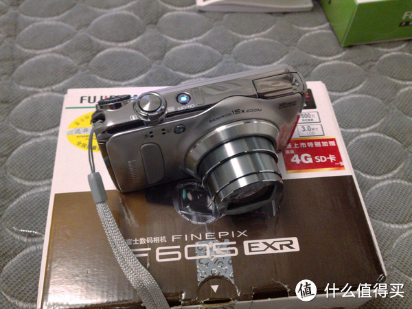 FUJIFILM 富士 F605 EXR 数码相机 1600万像素 3英寸 15倍光变 金色
