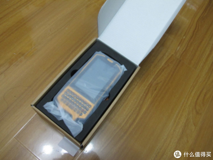 【奇葩物】国货V5霸气智能三防RunboX3开箱(IP67、对讲机、双卡)