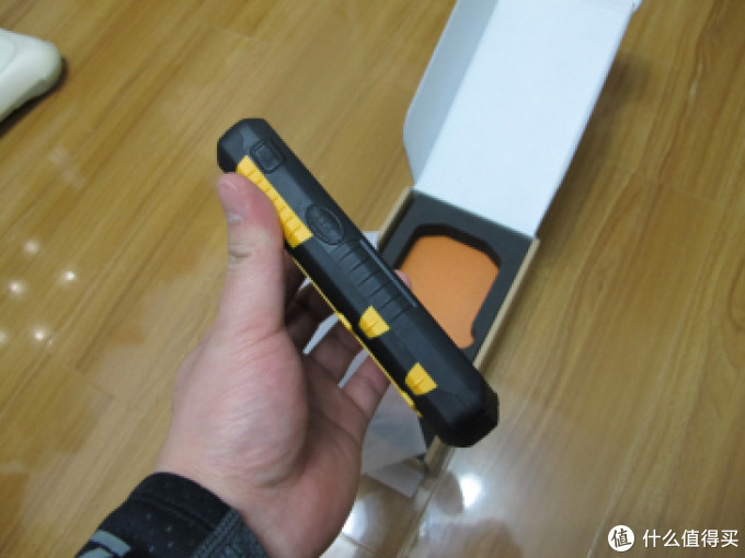 【奇葩物】国货V5霸气智能三防RunboX3开箱(IP67、对讲机、双卡)