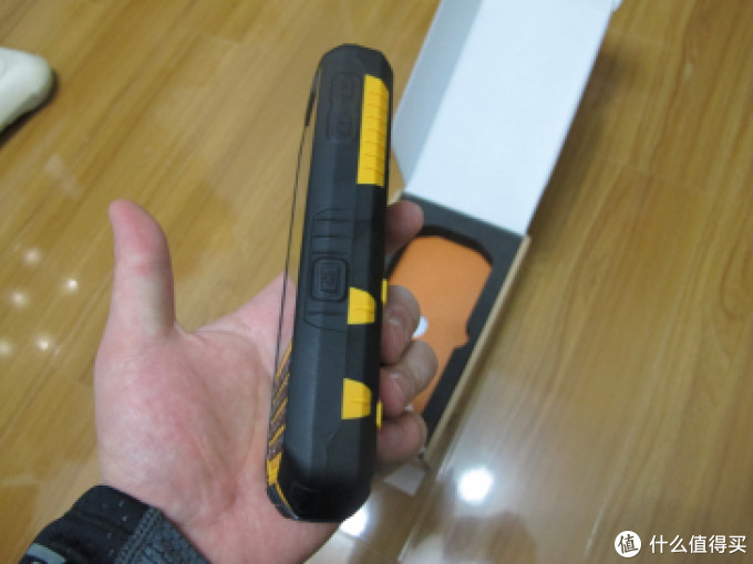 【奇葩物】国货V5霸气智能三防RunboX3开箱(IP67、对讲机、双卡)