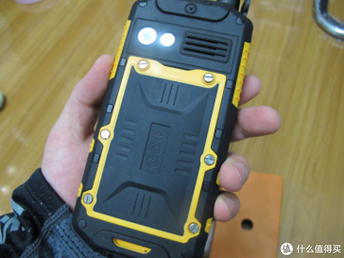【奇葩物】国货V5霸气智能三防RunboX3开箱(IP67、对讲机、双卡)