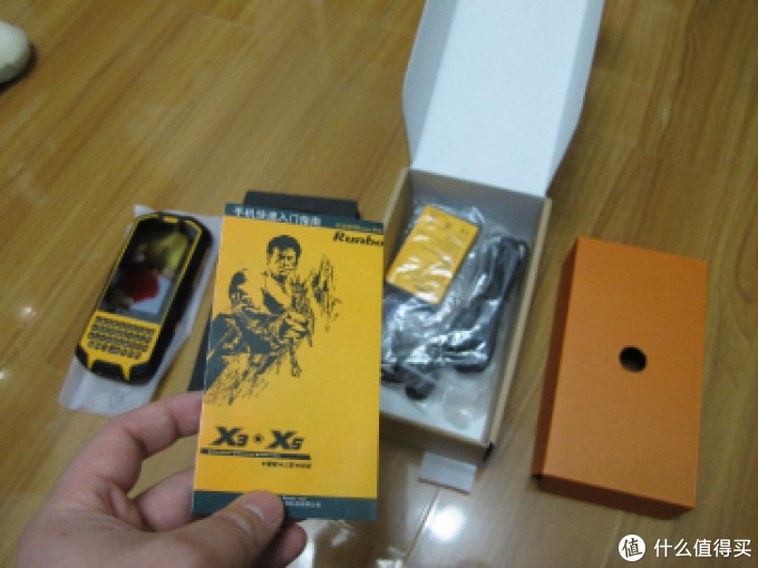 【奇葩物】国货V5霸气智能三防RunboX3开箱(IP67、对讲机、双卡)