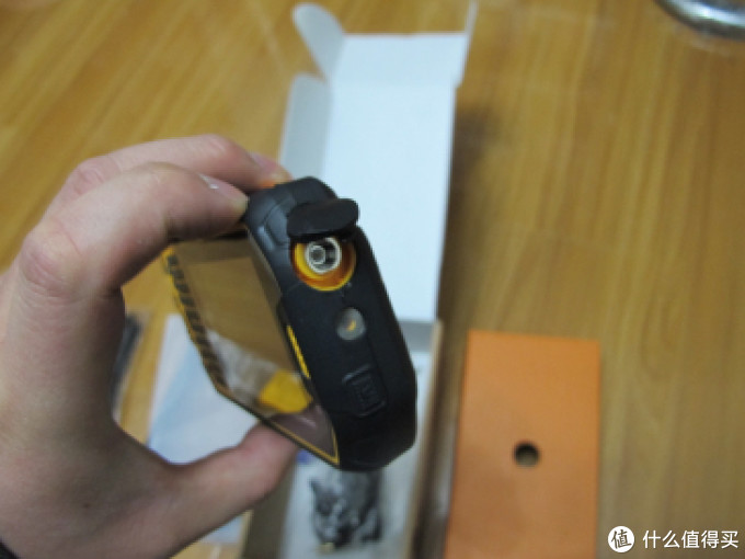【奇葩物】国货V5霸气智能三防RunboX3开箱(IP67、对讲机、双卡)