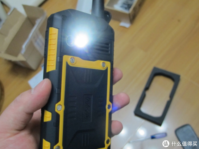 【奇葩物】国货V5霸气智能三防RunboX3开箱(IP67、对讲机、双卡)