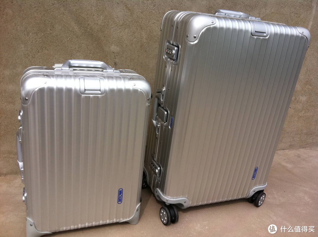 德国 RIMOWA 银色四轮铝镁合金旅行箱 Topas 932.70  Topas 929.52