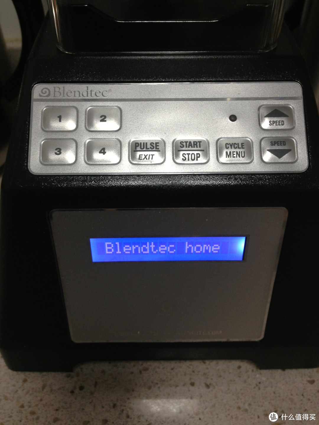 Blendtec搅拌机-搅碎iPhone,iPad各种电子设备. M快餐,绿咖啡店的伙伴