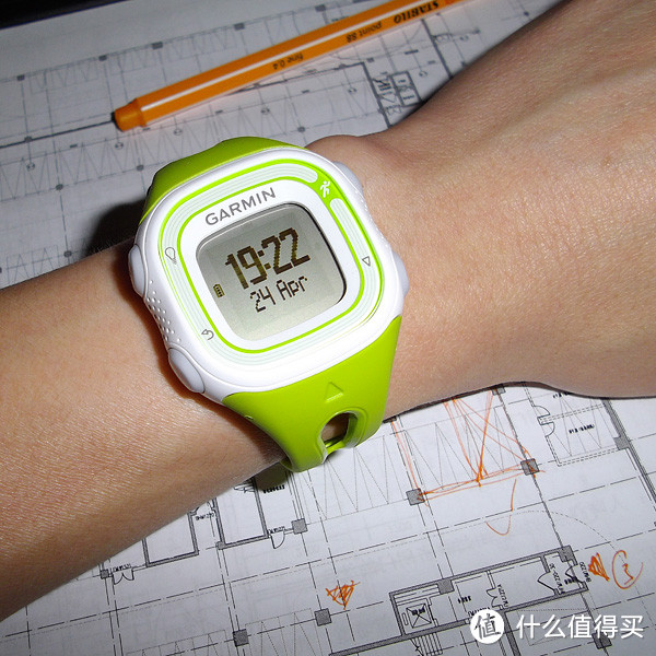 烧表不误跑马功 GARMIN FORERUNNER 10