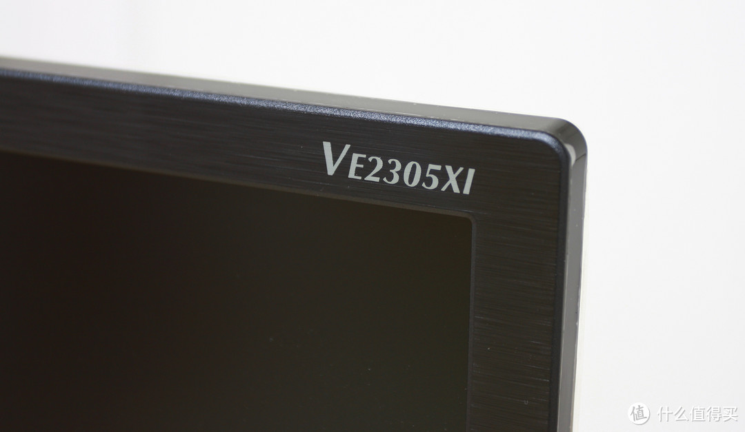 对比一下SMZDM推荐的两款显示器：NEC 2305XI  VS   DELL U2312