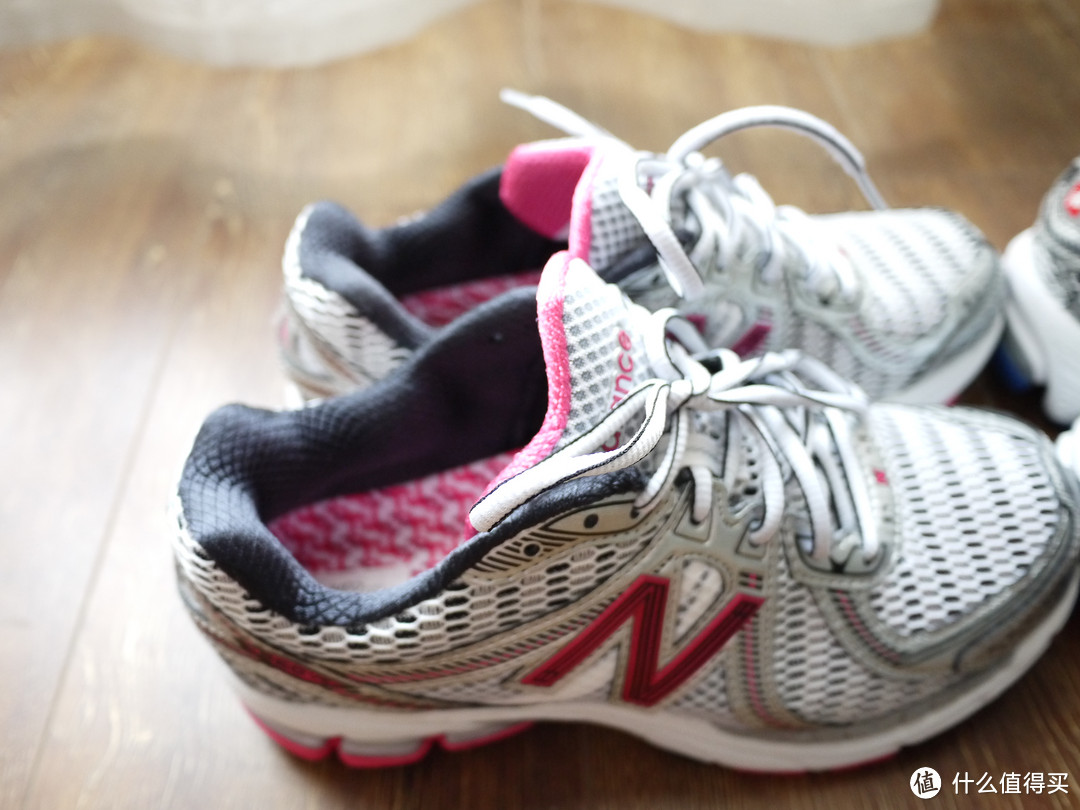 妹纸也来晒跑鞋~New Balance  M860 V2  红丝带特别款