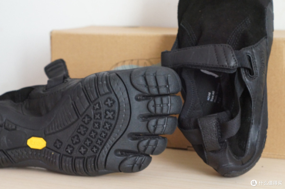 刚入手的跑步装备：Vibram FiveFingers KSO Trek 和 KOSS  KSC75