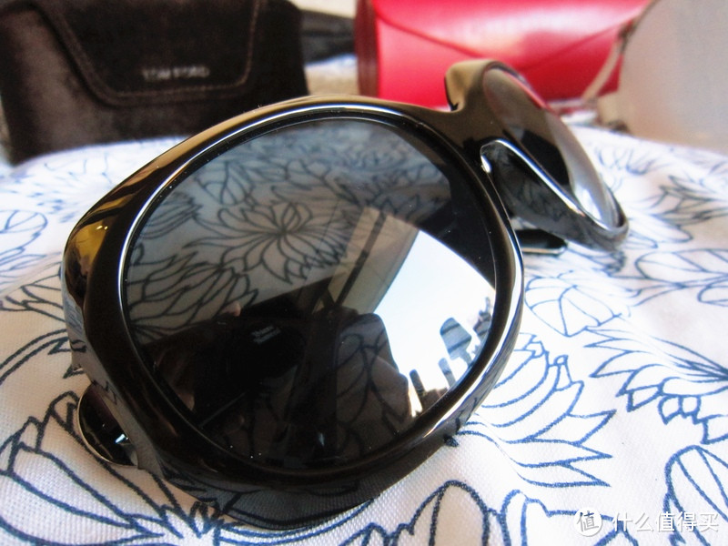 去年买的一副太阳镜 EMPORIO ARMANI 棕色的小清新有真人