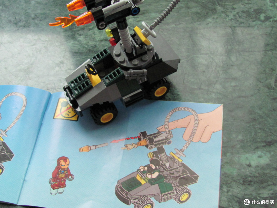 lego乐高超级英雄之钢铁侠vs满大人76008