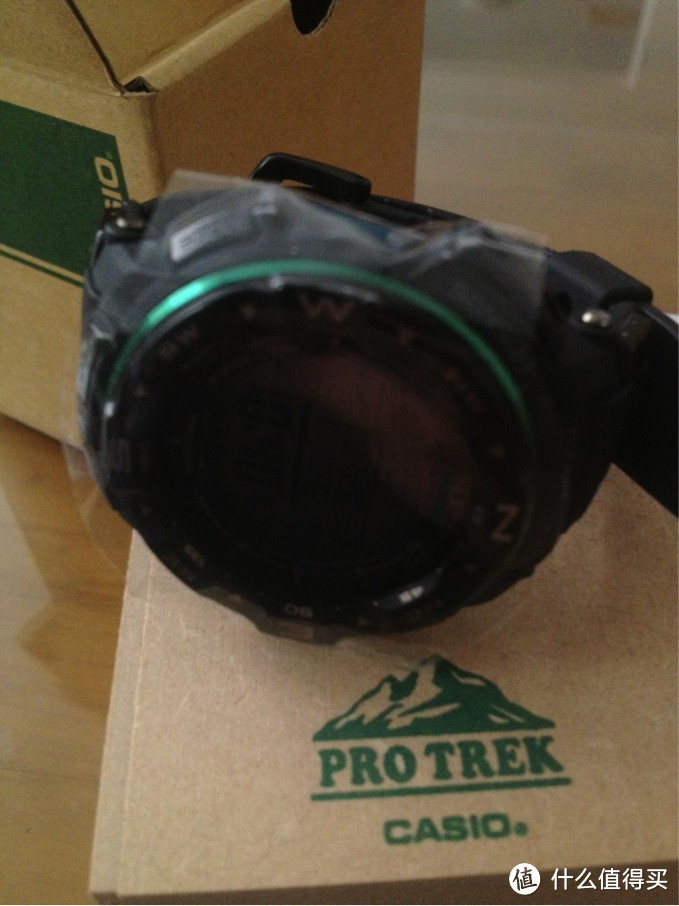 爱上那一抹绿 CASIO 卡西欧 PRO TREK 系列 太阳能电波登山男表 PRW-2500-1B