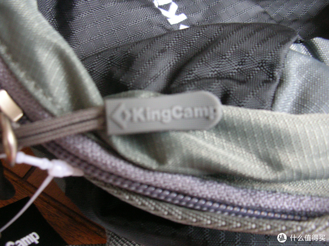 晒22.9元的 KingCamp 康尔健野  KB3306 PEACH28  登山徒步 户外背包