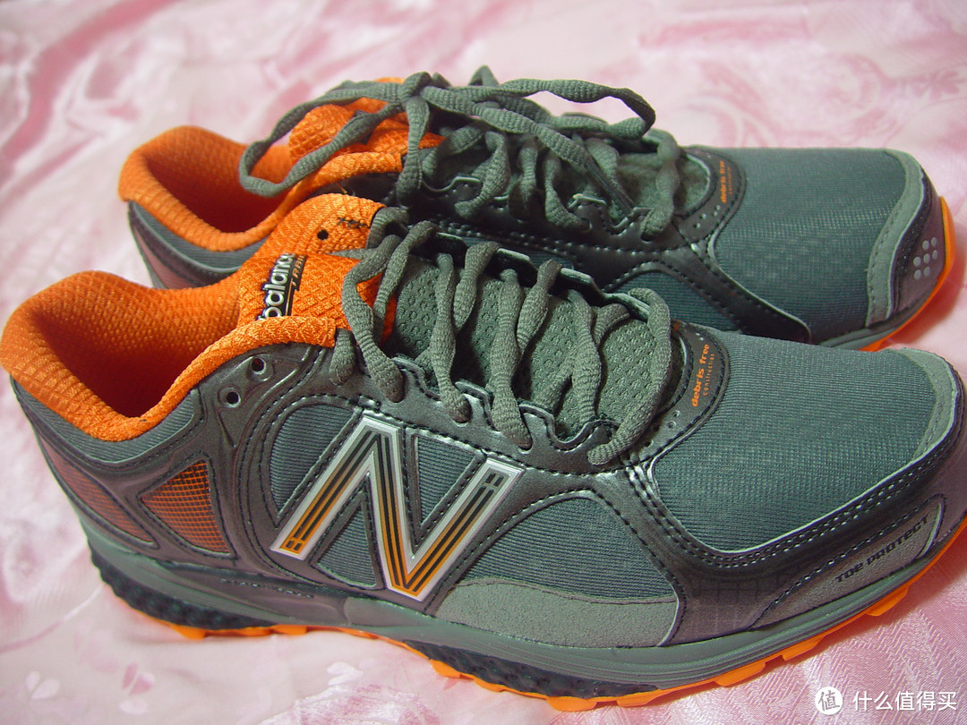 New Balance MT1110 男款*级越野跑步鞋